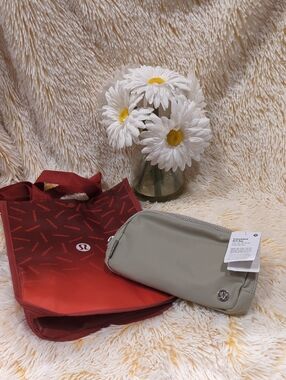 ❣️👜❣️Lululemon Athletica Everywhere Bag 1L ❣️👜❣️